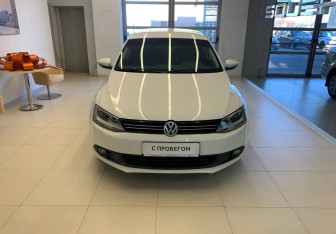 Подержанный автомобиль Volkswagen Jetta Sedan 2013 года (2 фото)
