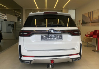 Подержанный автомобиль Changan CS95 2023 года (5 фото)