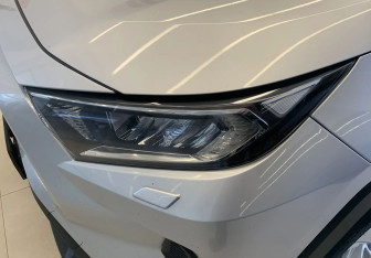 Подержанный автомобиль Toyota RAV4 2020 года (14 фото)