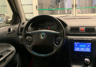 Подержанный автомобиль Skoda Octavia Liftback 2008 года (9 фото)