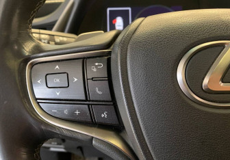 Подержанный автомобиль Lexus ES 2018 года (18 фото)