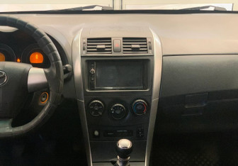 Подержанный автомобиль Toyota Corolla Sedan 2013 года (14 фото)