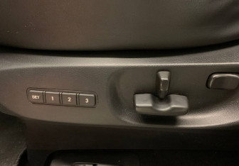 Подержанный автомобиль Mazda CX-9 2012 года (19 фото)