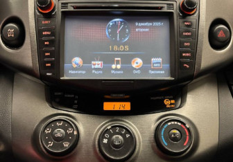 Подержанный автомобиль Toyota RAV4 2011 года (12 фото)