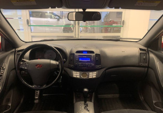 Подержанный автомобиль Hyundai Elantra Sedan 2007 года (12 фото)