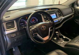 Подержанный автомобиль Toyota Highlander 2014 года (9 фото)