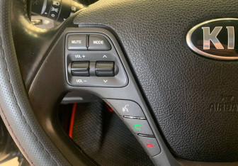 Подержанный автомобиль Kia Cerato Sedan 2015 года (16 фото)