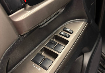 Подержанный автомобиль Toyota Land Cruiser Suv 2007 года (19 фото)