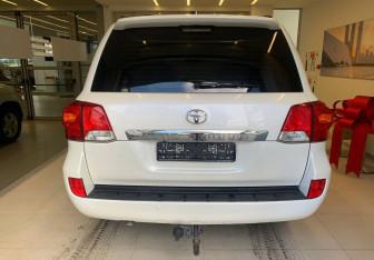 Подержанный автомобиль Toyota Land Cruiser Suv 2014 года (5 фото)