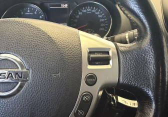 Подержанный автомобиль Nissan Qashqai 2011 года (17 фото)