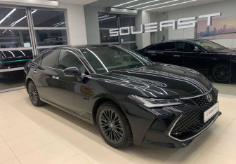Подержанный автомобиль Toyota Avalon 2022 года (3 фото)