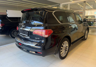 Подержанный автомобиль Infiniti QX80 2017 года (4 фото)