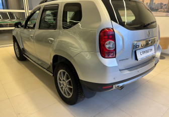 Подержанный автомобиль Renault Duster 2012 года (6 фото)