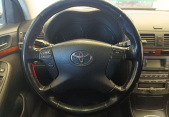 Подержанный автомобиль Toyota Avensis Wagon 2006 года (12 фото)