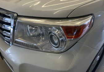 Подержанный автомобиль Toyota Land Cruiser Suv 2012 года (13 фото)