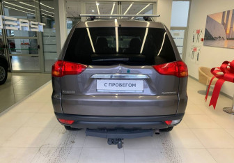 Подержанный автомобиль Mitsubishi Pajero Sport 2012 года (5 фото)