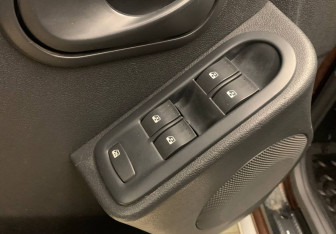 Подержанный автомобиль Renault Duster 2012 года (17 фото)