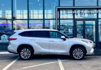 Новый Toyota Highlander 2025 (10 фото)