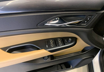 Подержанный автомобиль Cadillac SRX 2014 года (24 фото)