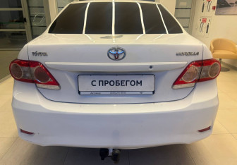 Подержанный автомобиль Toyota Corolla Sedan 2010 года (5 фото)