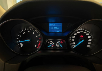 Подержанный автомобиль Ford Focus Hatchback 2013 года (11 фото)