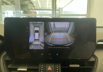 Подержанный автомобиль Toyota RAV4 2023 года (16 фото)