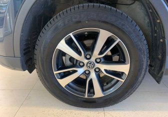 Подержанный автомобиль Toyota RAV4 2019 года (15 фото)