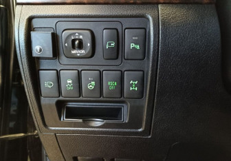 Подержанный автомобиль Toyota Land Cruiser Suv 2012 года (29 фото)