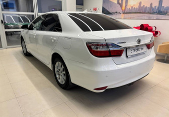 Подержанный автомобиль Toyota Camry Sedan 2017 года (6 фото)