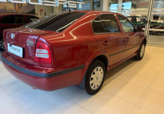 Подержанный автомобиль Skoda Octavia Liftback 2008 года (4 фото)