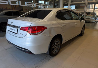 Подержанный автомобиль Citroen C4 Sedan 2014 года (4 фото)