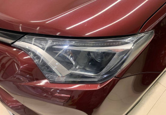 Подержанный автомобиль Toyota RAV4 2017 года (15 фото)