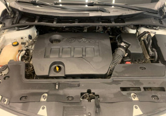 Подержанный автомобиль Toyota Corolla Sedan 2013 года (7 фото)