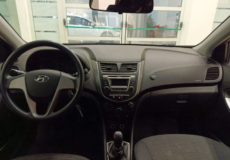 Подержанный автомобиль Hyundai Solaris Sedan 2016 года (11 фото)