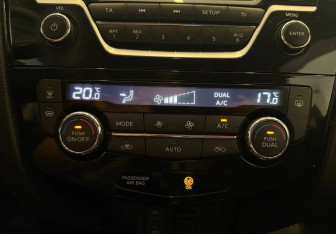 Подержанный автомобиль Nissan X-Trail 2016 года (20 фото)