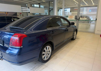 Подержанный автомобиль Toyota Avensis Liftback 2003 года (4 фото)