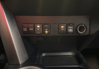 Подержанный автомобиль Toyota RAV4 2015 года (21 фото)