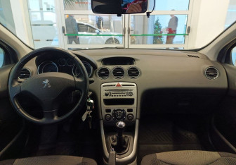 Подержанный автомобиль Peugeot 308 Hatchback 2011 года (12 фото)