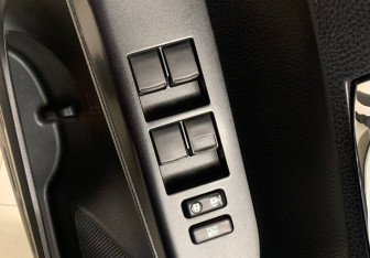 Подержанный автомобиль Toyota RAV4 2017 года (16 фото)