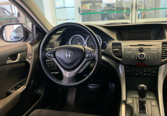 Подержанный автомобиль Honda Accord Sedan 2008 года (7 фото)