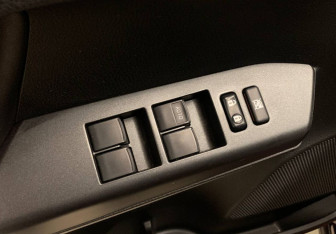 Подержанный автомобиль Toyota RAV4 2017 года (17 фото)