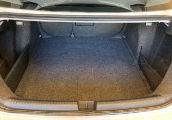 Подержанный автомобиль Volkswagen Jetta Sedan 2013 года (8 фото)