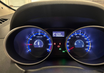 Подержанный автомобиль Hyundai ix35 2014 года (11 фото)