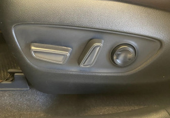 Подержанный автомобиль Toyota RAV4 2023 года (22 фото)