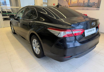 Подержанный автомобиль Toyota Camry Sedan 2020 года (6 фото)