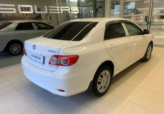 Подержанный автомобиль Toyota Corolla Sedan 2013 года (4 фото)