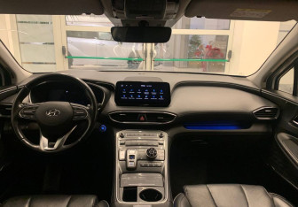 Подержанный автомобиль Hyundai Santa Fe 2022 года (12 фото)