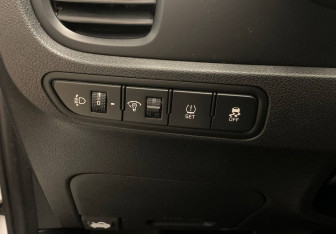 Подержанный автомобиль Kia Rio Sedan 2018 года (20 фото)