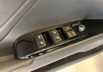 Подержанный автомобиль Toyota Camry Sedan 2020 года (17 фото)