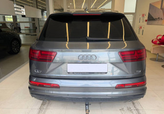Подержанный автомобиль Audi Q7 2016 года (5 фото)